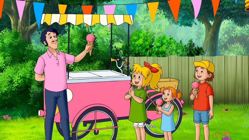Selbst Luigi (l.) ist begeistert davon, wie lecker Bibis (2.v.l.) Eis geworden ist. Ella (2.v.r.) und Claas (r.) freuen sich über das Eis. – Bild: Kiddinx Studios /​ ZDF