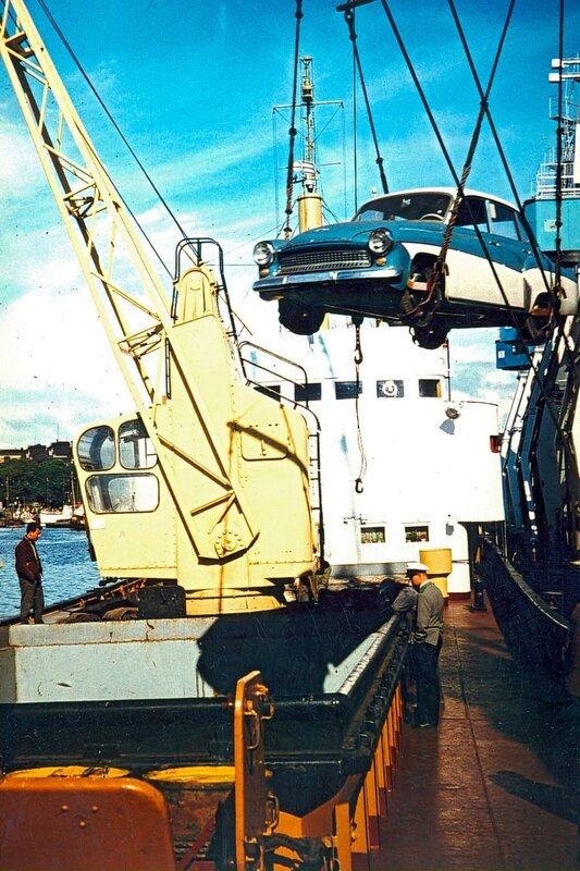 Wartburg wird im 1961 Jahre nach Helsinki transportiert. – Bild: PHOENIX/​MDR/​ Hoferichter & Jacobs