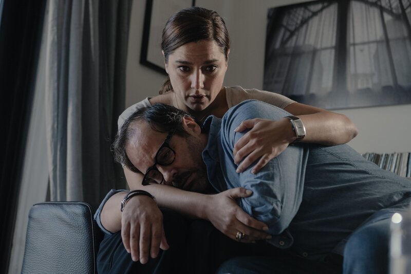 Lilith (Sheyla Fariña, oben); Jonás (Xosé Manuel Esperante, unten) – Bild: Movistar Plus+TELEFÓNICA AUDIOVISUAL DIGITAL, S.L.U. /​ Jaime Olmedo