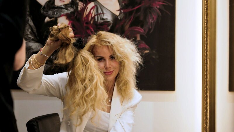 Chanelle muss Haare lassen … – Bild: RTLZWEI/​Geiss TV