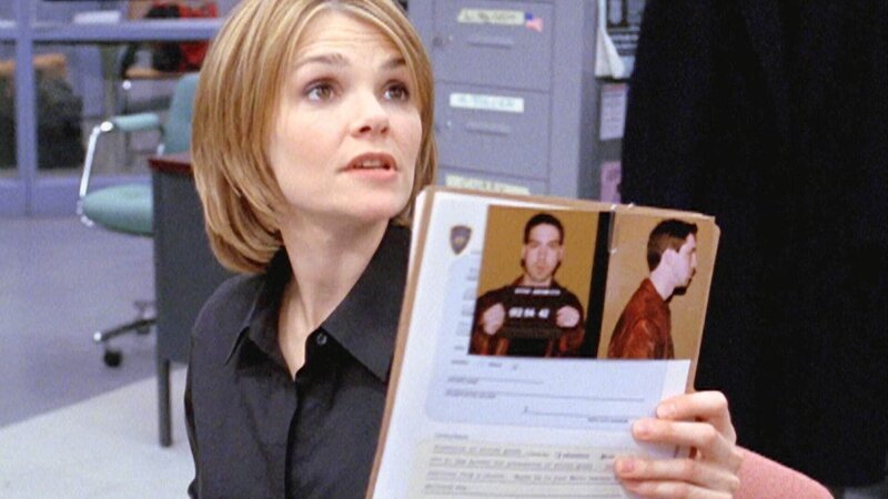 Alexandras (Kathryn Erbe) Nachforschungen führen zu einem jungen Mafioso. Hat er die Morde allein begangen? – Bild: MG RTL D