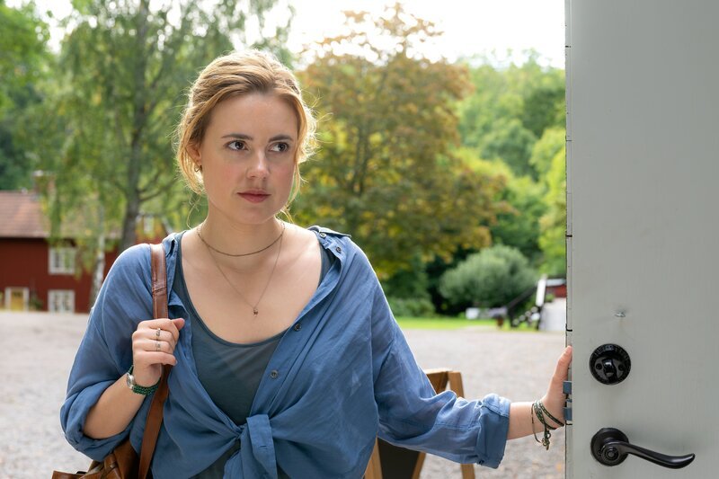 Minna (Meriel Hinsching) hat einen großen Traum: Sie möchte im hohen Norden auf dem Landgut ihres Großvaters ein Weingut etablieren. – Bild: Ralf Wilschewski /​ ZDF und Ralf Wilschewski