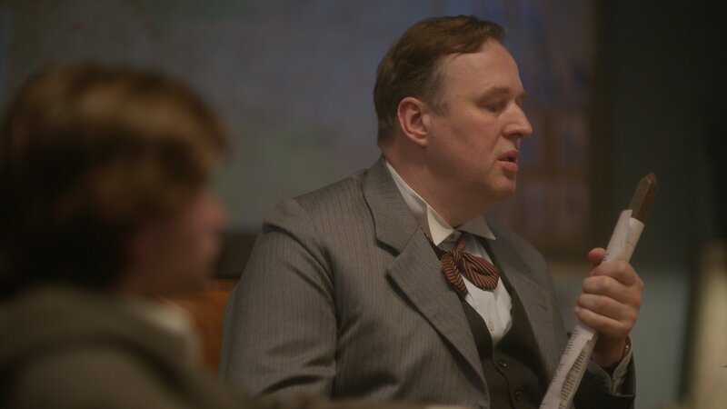 Bei der Festnahme des Tatverdächtigen Horst Kiebach war diesem die Stahlkantel aus der Jacke gefallen. Für die Spurensicherung ein überaus glücklicher Umstand. – Bild: ZDF und Jens Boeck