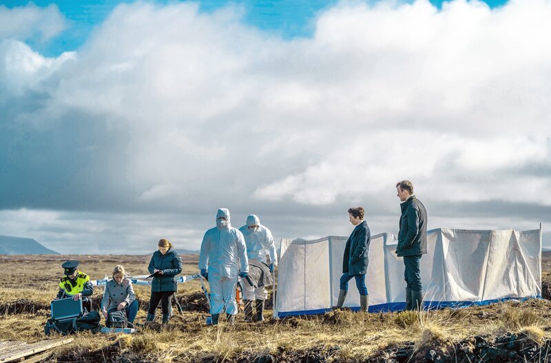 Bei dem grausigen Leichenfund im Moor handelt es sich um Sabine Uí Súilleabháin, die vor 15 Jahren verschwand. – Bild: Chris Barr