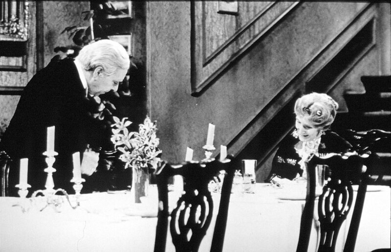 v.li. James (Freddie Frinton) und Miss Sophie (May Warden). – Bild: NDR