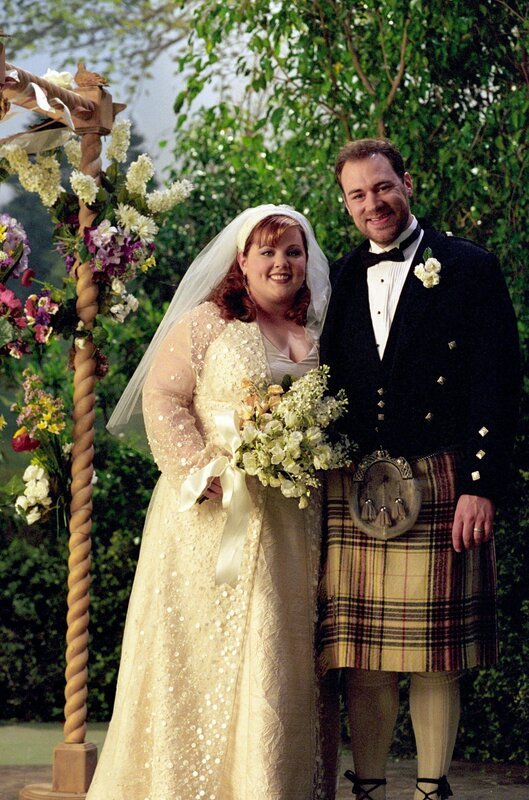 Während die Nerven von Sookie (Melissa McCarthy) und Jackson (Jackson Douglas) kurz vor der Hochzeit blank liegen, findet sich Lorelai plötzlich in einem Wirrwarr der Gefühle wieder. – Bild: Warner Bros. Entertainment, Inc.