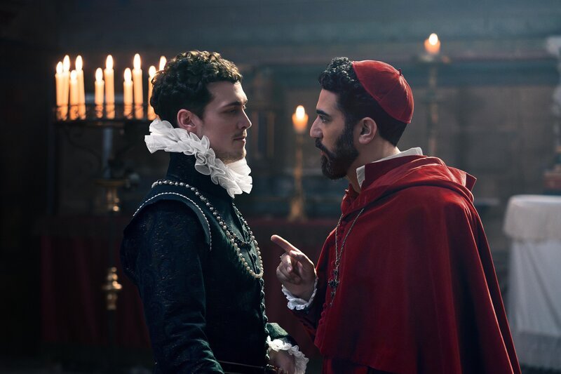 Anjou (Stanley Morgan, l.); Charles de Guise (Ray Panthaki, r.) – Bild: Lions Gate Televison inc. /​ Starz Entertainment, LLC /​ Stephanie Branchu