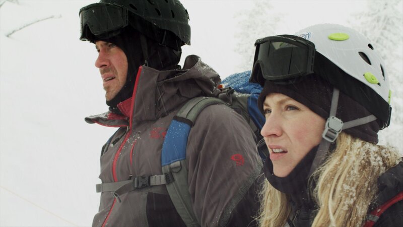 Eliot (Christian Kane) und Parker (Beth Riesgraf) – Bild: RTL Crime