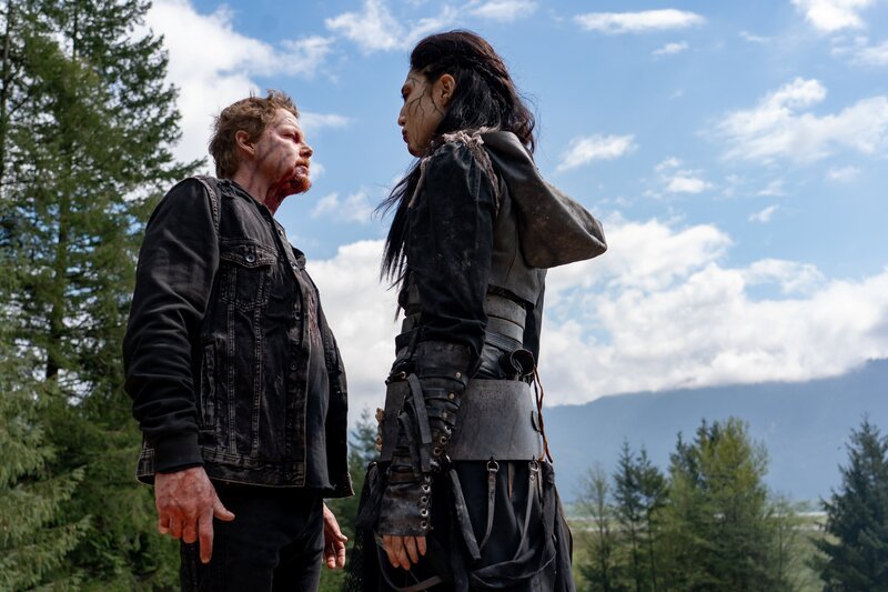 Ivory (Jennifer Cheon Garcia, re.) – Bild: Daniel Power /​ Dynamic Television