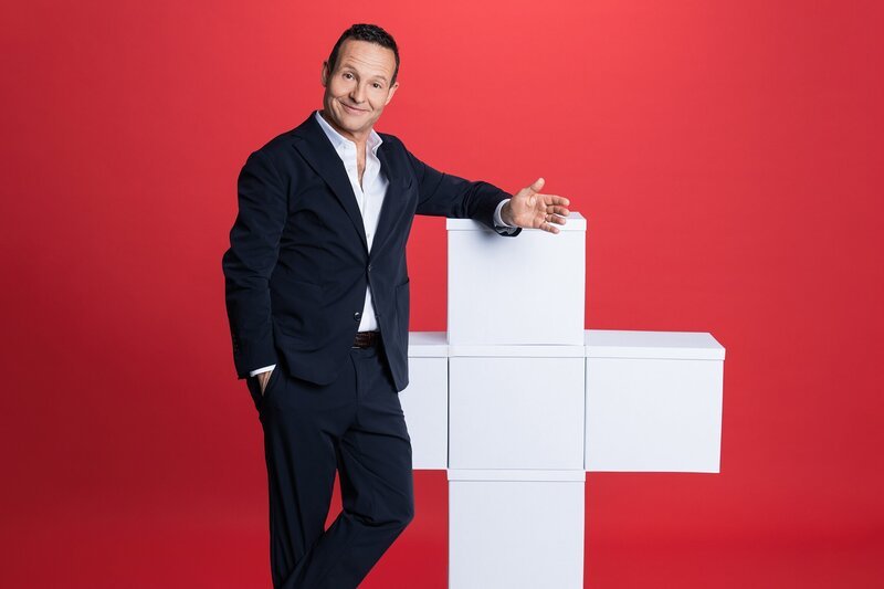Moderator Claudio Zuccolini – Bild: SRF/​Gian Vaitl