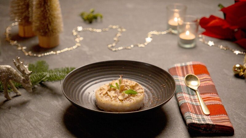 Milchreis mit Apfelmus. – Bild: ORF/​ORF III