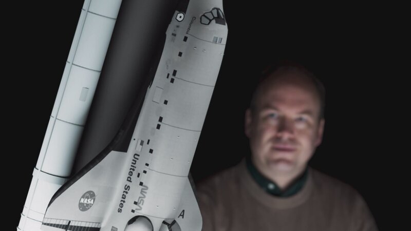 Aerospace engineer Dr. Peter Hollingsworth looks at GFX of Columbia. (Blink Films UK) – Bild: National Geographic