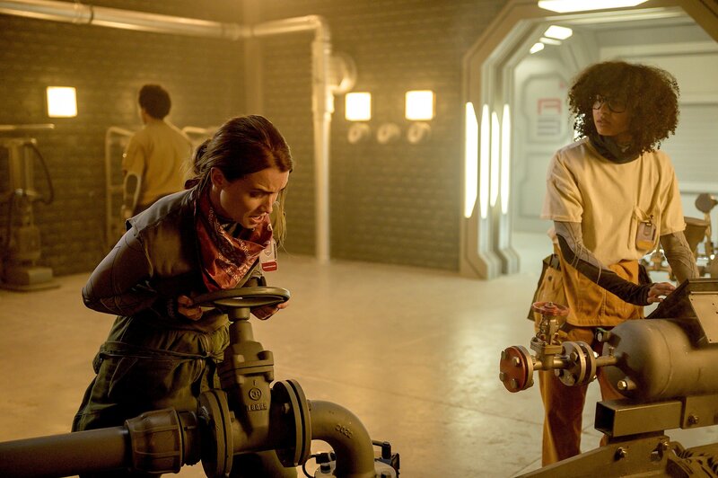 (l-r) Tiana Upcheva als Eva Markovic, Stacey Read als Alicia Nevins – Bild: Aleksandar Letic /​ Ark TV Holdings, Inc. /​ SYFY