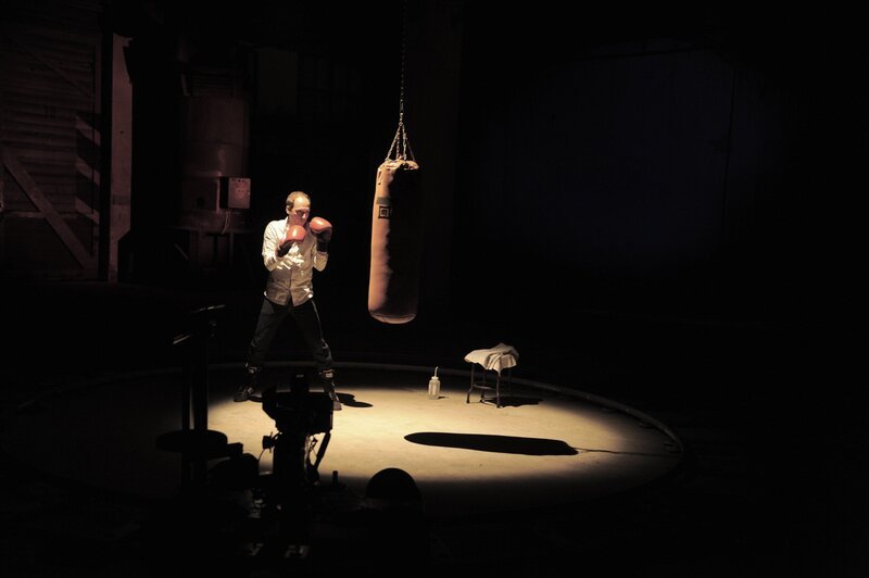 Die Doku-Reihe GEFÜHLSWELTEN nimmt uns mit auf eine Entdeckungsreise in eine faszinierende Welt – mit viel Gefühl und doch professionell distanziert: Wie nehmen wir Gefühle wahr? Welche Rolle spielen Gefühle? Wie erforscht man Gefühle? Die 11 Folgen à 15 Minuten nehmen Bezug auf die Basisgefühle des Menschen und werden durch Experteninterviews und Live Sketchings verständlich erklärt. – Bild: BR/​Heinz Albert Staubitz/​INTER/​AKTION