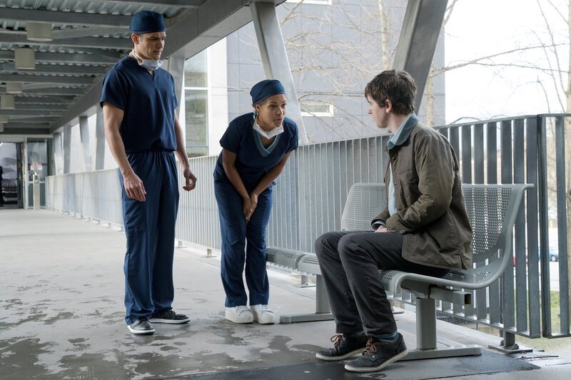 On right Shaun Murphy (Freddie Highmore) – Bild: Sky 1 /​ Liane Hentscher /​ Sony Pictures Television Inc.