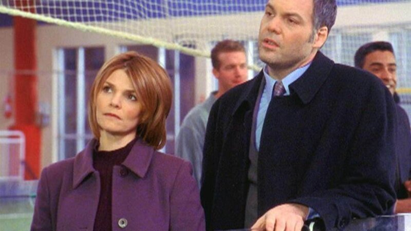 Eames (Kathryn Erbe) und Goren (Vincent D’Onofrio) haben bis auf ein paar Indizien nichts in der Hand. Wie können sie den Verdächtigen aus der Reserve locken? – Bild: MG RTL D