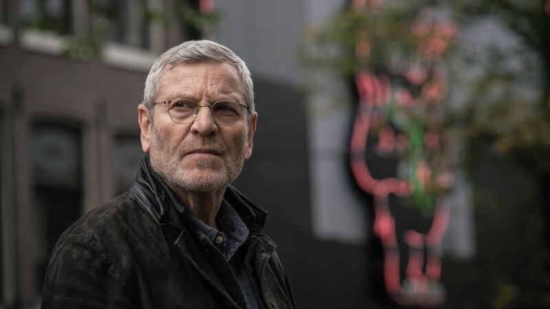 Julien Baptiste (Tchéky Karyo) – Bild: PLURIMEDIA (My Digital Company)