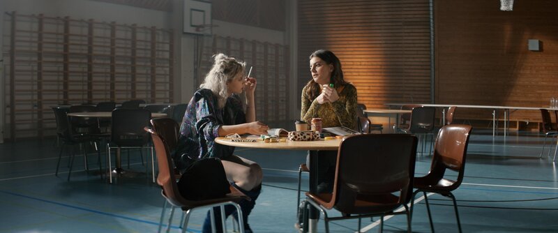 Ester (Maja Johanna Englander, l.); Tuva (Beta Borelius, r.) – Bild: 2020 – Dramacorp AB /​ Nordic Entertainment Group Sweden AB Lizenzbild frei