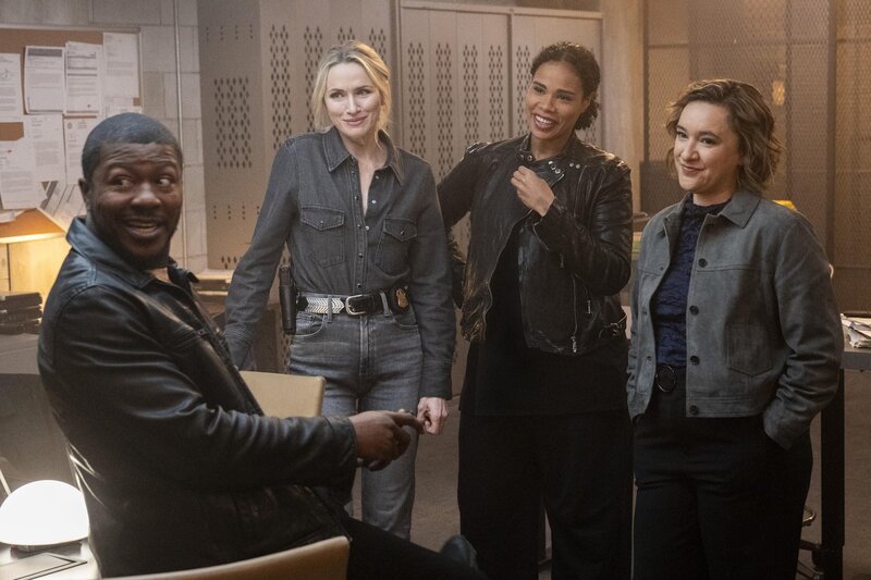 (v.l.n.r.) Ray Cannon (Edwin Hodge); Nina Chase (Shantel VanSanten); Sheryll Barnes (Roxy Sternberg); Hana Gibson (Keisha Castle-Hughes) – Bild: CBS Broadcasting, Inc.