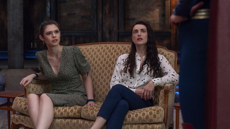 Nia Nal (Nicole Maines, l.); Lena Luthor (Katie McGrath, r.) – Bild: 2021 The CW Network, LLC. All Rights Reserved. Lizenzbild frei