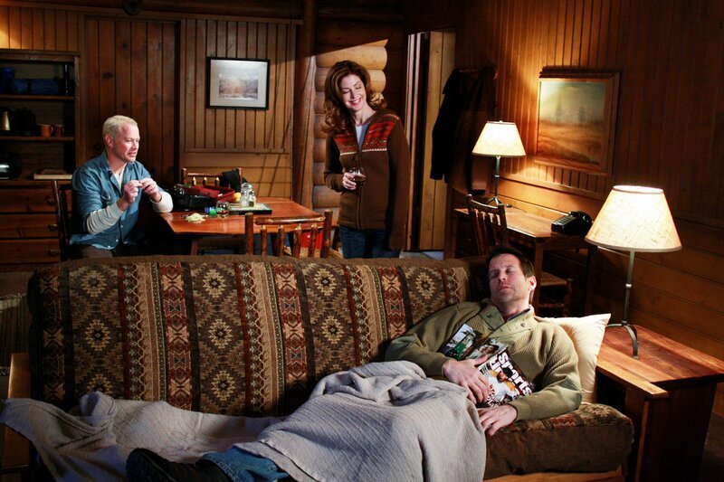 Mike (James Denton, r.), Katherine (Dana Delany, M.) und Dave (Neal McDonough, l.) gehen gemeinsam wandern. Doch der Ausflug endet völlig anders als geplant … – Bild: Turner /​ COURTESY OF DISNEY MEDIA DISTRIBUTION