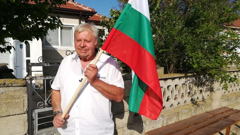 Reinhard (71) ist seit sechs Jahren in Ruhestand. Jetzt will er nach Bulgarien auswandern. Denn dort ist das Leben billiger, sodass er sich etwas mehr leisten kann und endlich nicht mehr schuften muss.Reinhard (71) ist seit sechs Jahren in Ruhestand. Jetzt will er nach Bulgarien auswandern. Denn dort ist das Leben billiger, sodass er sich etwas mehr leisten kann und endlich nicht mehr schuften muss. – Bild: RTL Zwei