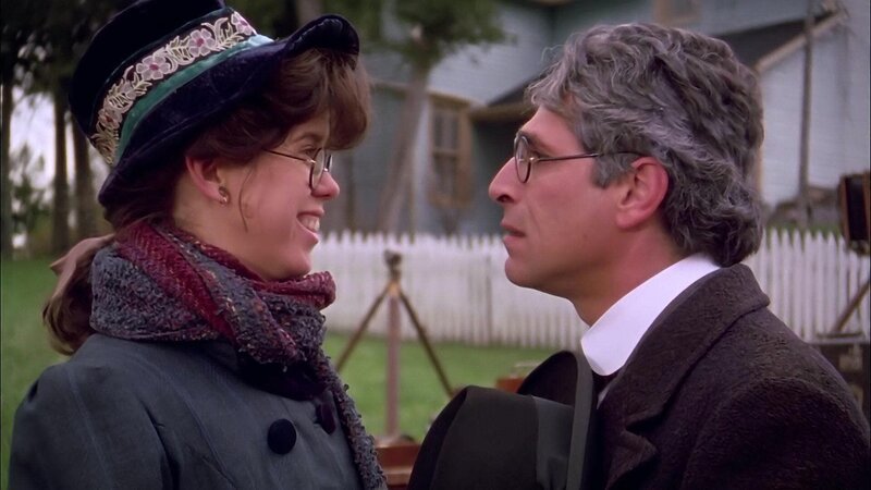 Selena Dale (Catherine Fitch), Professor Rizelli (Frank Pellegrino) (v.l.) – Bild: Bibel TV