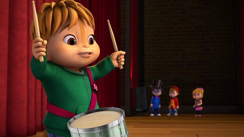 Theodore (l.) kündigt das Duell der Zauberer musikalisch an: Simon (l.) und Alvin treten gegeneinander an.  +++ – Bild: SUPER RTL /​ Simon, der Magier