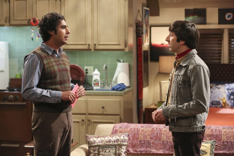 Der Konflikt zwischen Raj und Howard droht zu eskalieren, und dann müssen sie auch noch zusammenarbeiten, um Halleys Geburtstagsfeier zu organisieren. – Bild: Warner Bros. Television