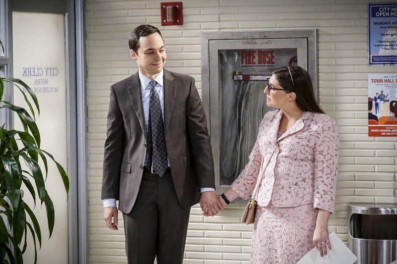 Fassen einen Entschluss, der ihren Start in die Ehe erheblich verändern könnte: Sheldon (Jim Parsons, l.) und Amy (Mayim Bialik, r.) … – Bild: Warner Bros. Television