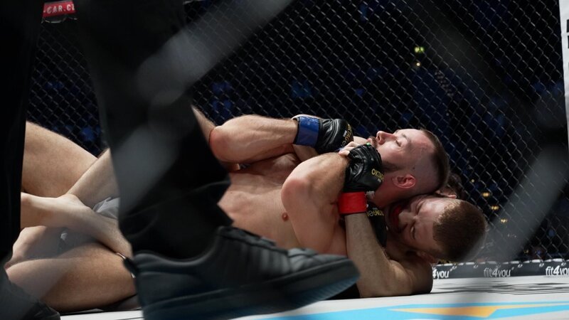 Kampfszene aus Altins Debüt-Kampf Zenuni vs. Balasz. – Bild: RTL /​ TVN FACTUAL ENTERTAINMENT