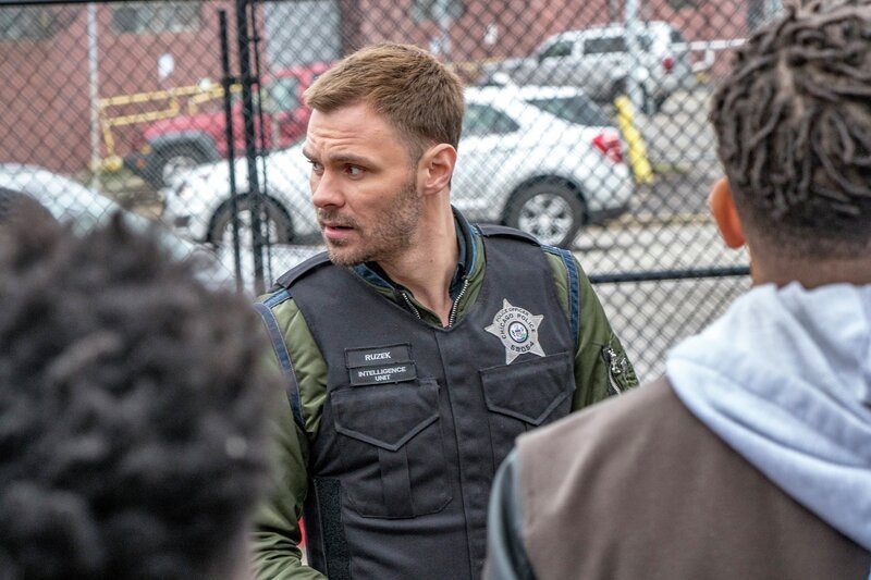 Adam Ruzek (Patrick John Flueger) – Bild: NBC /​ Matt Dinerstein