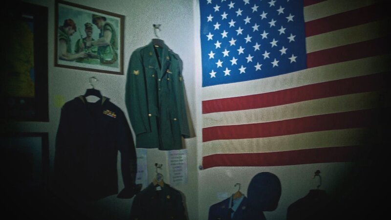 Die Geisterjäger:innen Katrina Weidman und Jack Osbourne sind in Buffalo, New York, um ihre Ermittlungen im „Iron Island“ Museum aufzunehmen. Das Gebäude ist von Eisenbahngleisen umgeben und hat schon viele Funktionen erfüllt: Um 1880 erbaut, war es zunächst eine Kirche, danach ein Bestattungsinstitut und nun ist es ein Museum. Die Besitzerinnen Marge und Linda hatten hier schreckliche Erlebnisse, hinter denen ihrer Meinung nach, ein Dämon steckt. Auch verschiedene paranormale Expert:innen vermuten böse Mächte und Portale ins Jenseits. Als die Geisterjäger:innen zum ersten Treffen mit der Museumsbesitzerin kommen, beschleicht sie ein unheilvolles Gefühl. – Bild: TLC