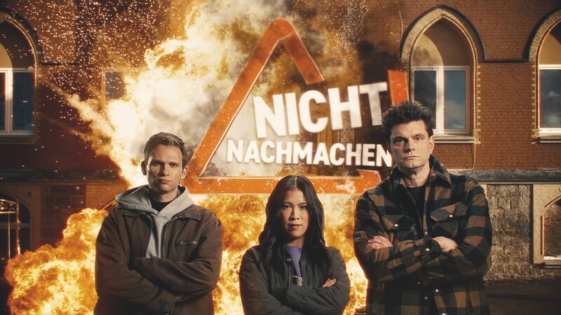 Fabian Köster (l.), Mai Thi Nguyen-Kim (M.) und Lutz van der Horst (r.) von ‚Nicht nachmachen!‘. – Bild: ZDF und Ben Knabe