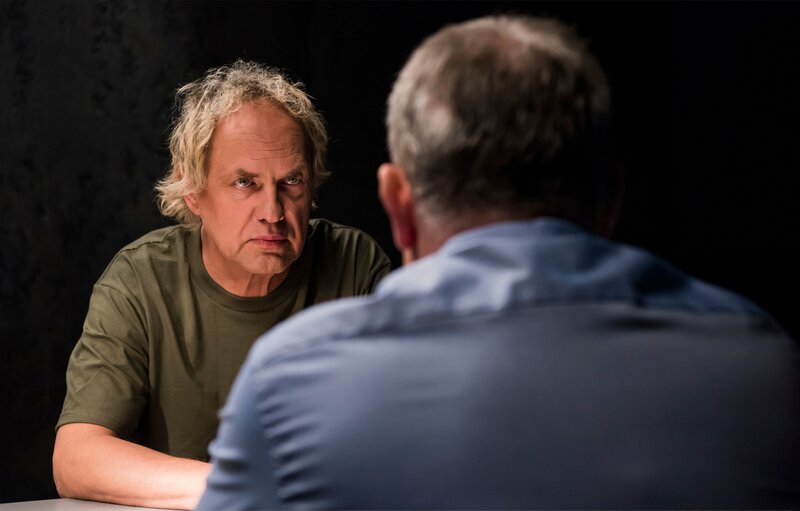 Der Schauspieler Uwe Ochsenknecht (links) und der Kriminalbeamte und Profiler Stephan Harbort posieren in München während der Dreharbeiten zur neuen lokalen Produktion ‚Protokolle des Bösen‘ des deutschen Fernsehsenders A&E. – Bild: PR A&E /​ Getty Images /​ Joerg Koch