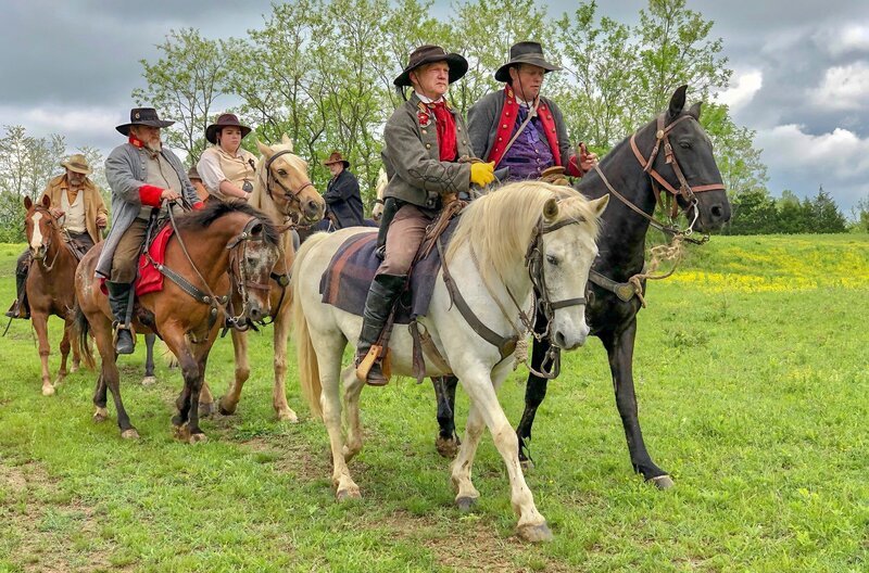 In Sacramento/​Kentucky wird jedes Jahr die berühmte Schlacht nachgespielt, durch die die kleine Stadt in die Geschichtsbücher einging: die Schlacht von Sacramento. – Bild: MedienKontor/​Stepháne Nicolle /​ : In Sacramento/​Kentucky wird jedes Jahr die berühmte Schlacht nachgespielt, durch die die kleine Stadt in die Geschichtsbücher einging: die Schlacht von Sacramento.