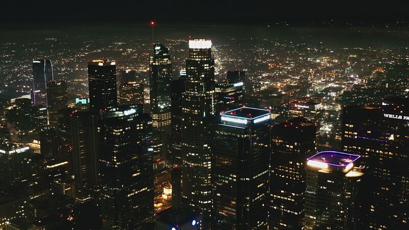 Arielle Blick auf eine Stadt bei Nacht – Bild: Beta Entertainment Spain 2023 /​ Crime + Investigation