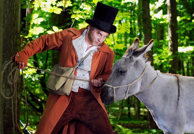 Der Abdecker (Michael Lott) mit dem Esel – Bild: Radio Bremen