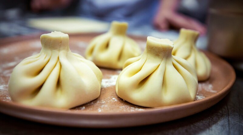 Khinkali – georgische Teigtaschen. – Bild: HR/​WDR