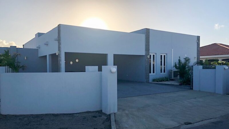 Exterior of Paradise Palms property in Aruba. As seen on HGTV’s Caribbean Life. – Bild: Discovery, Inc.