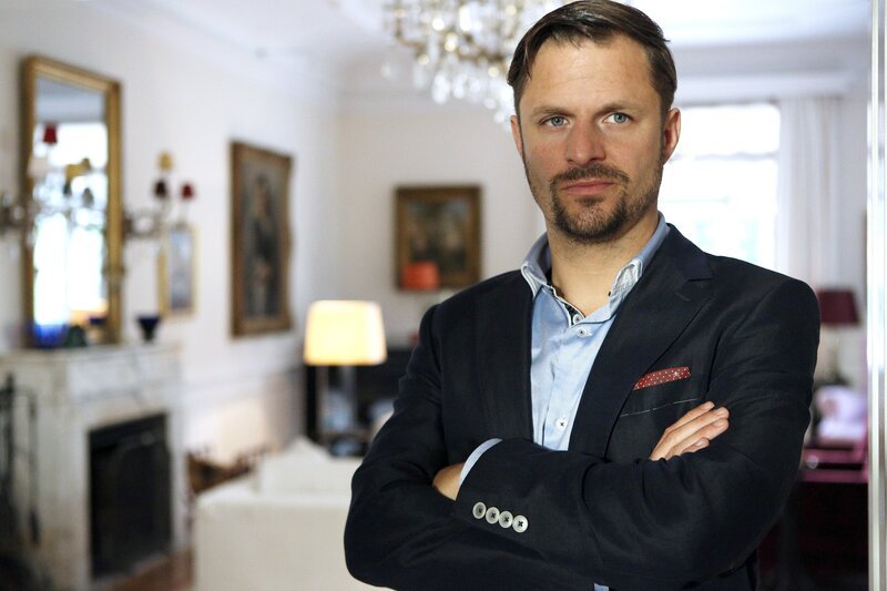 Philipp Hochmair (Erwin Obauer). – Bild: ORF 1