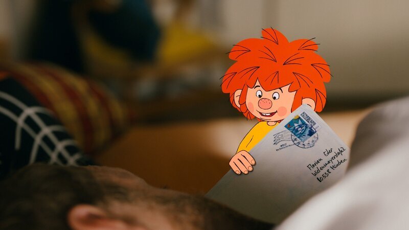 Florian Eder (Florian Brückner) und Pumuckl – Bild: RTL /​ NEUESUPER