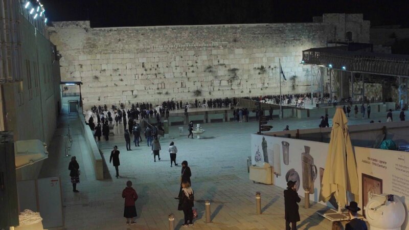 Nach seiner Ausrufung ist der Staat Israel umgeben von Feinden. Als Reaktion entsteht der Geheimdienst Mossad: Israels Lebensversicherung gegen einen zweiten Holocaust. – Bild: Ina Kessebohm