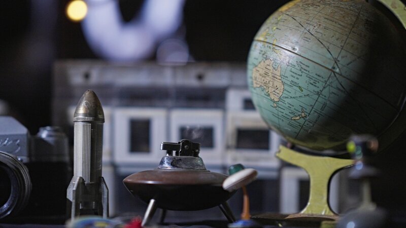 Modell einer fliegenden Untertasse (m.) – Bild: THE HISTORY CHANNEL /​ EQ Media Group