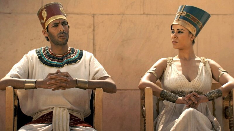 Echnaton macht Achet-Aton zum neuen religiösen Zentrum seines Reichs. Seine Frau Nofretete wird zu seiner Mitregentin. – Bild: phoenix/​ZDF/​Dieter Stürmer