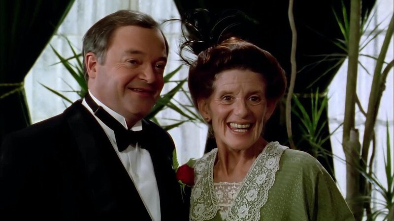 Simon Tremayne (Ian D. Clark), Hetty King (Jackie Burroughs) (v.l.) – Bild: Bibel TV