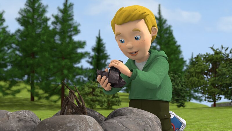 James versucht mit Feuersteinen ein Lagerfeuer anzuzünden. Ob das gut geht? – Bild: KiKA/​Prism Art & Design Limited