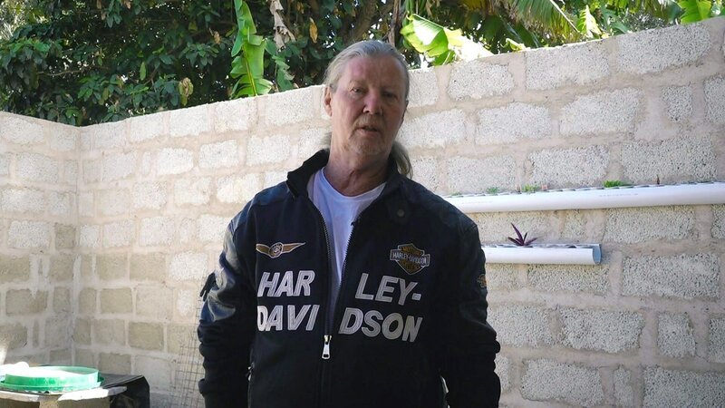 Rudi hat es nach Tansania verschlagen. – Bild: RTLZWEI /​ UFA SHOW & FACTUAL