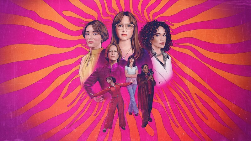 Berlin, 1977: Die Familie Schöllack steht vor tiefgreifenden Veränderungen. Während Caterina um den Erhalt ihrer traditionsreichen Tanzschule kämpft, geraten ihre Töchter in persönliche und gesellschaftliche Konflikte. – Bild: ZDF und Benjamin Wachenje