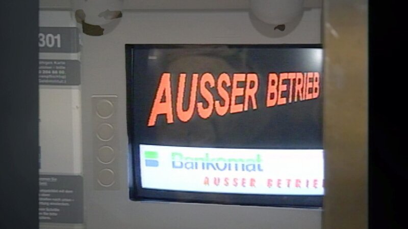 Bankomatenausfall 2. Jänner 2002. – Bild: ORF/​Interspot Film